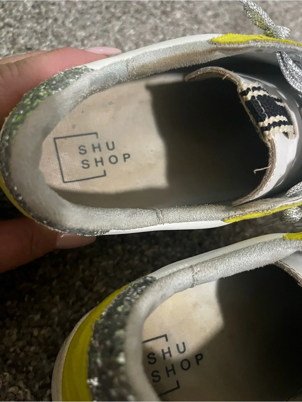 ShuShop Womens White & Yellow Star Accent Sneakers with Silver Laces